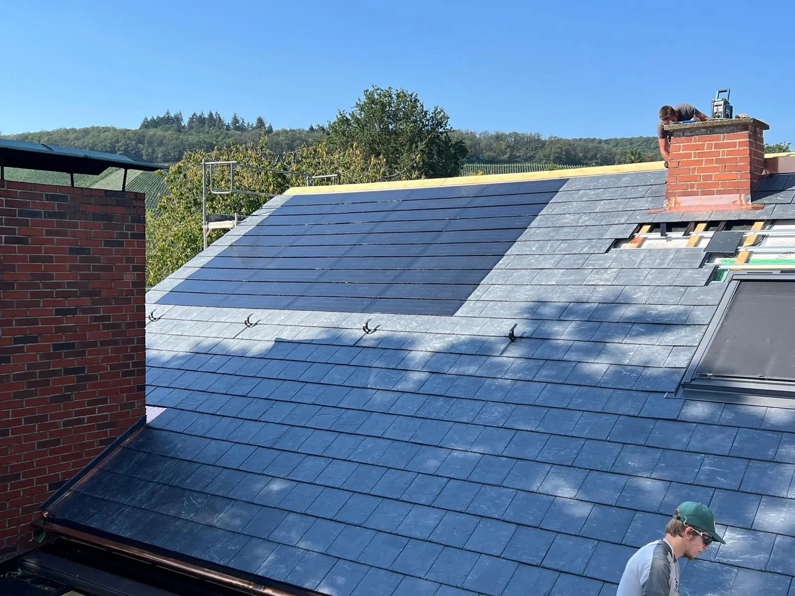 Detailansicht der flächenbündigen Solarmodule, Referenzobjekt 2